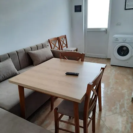 Pushimi Regis Hébergement de vacances